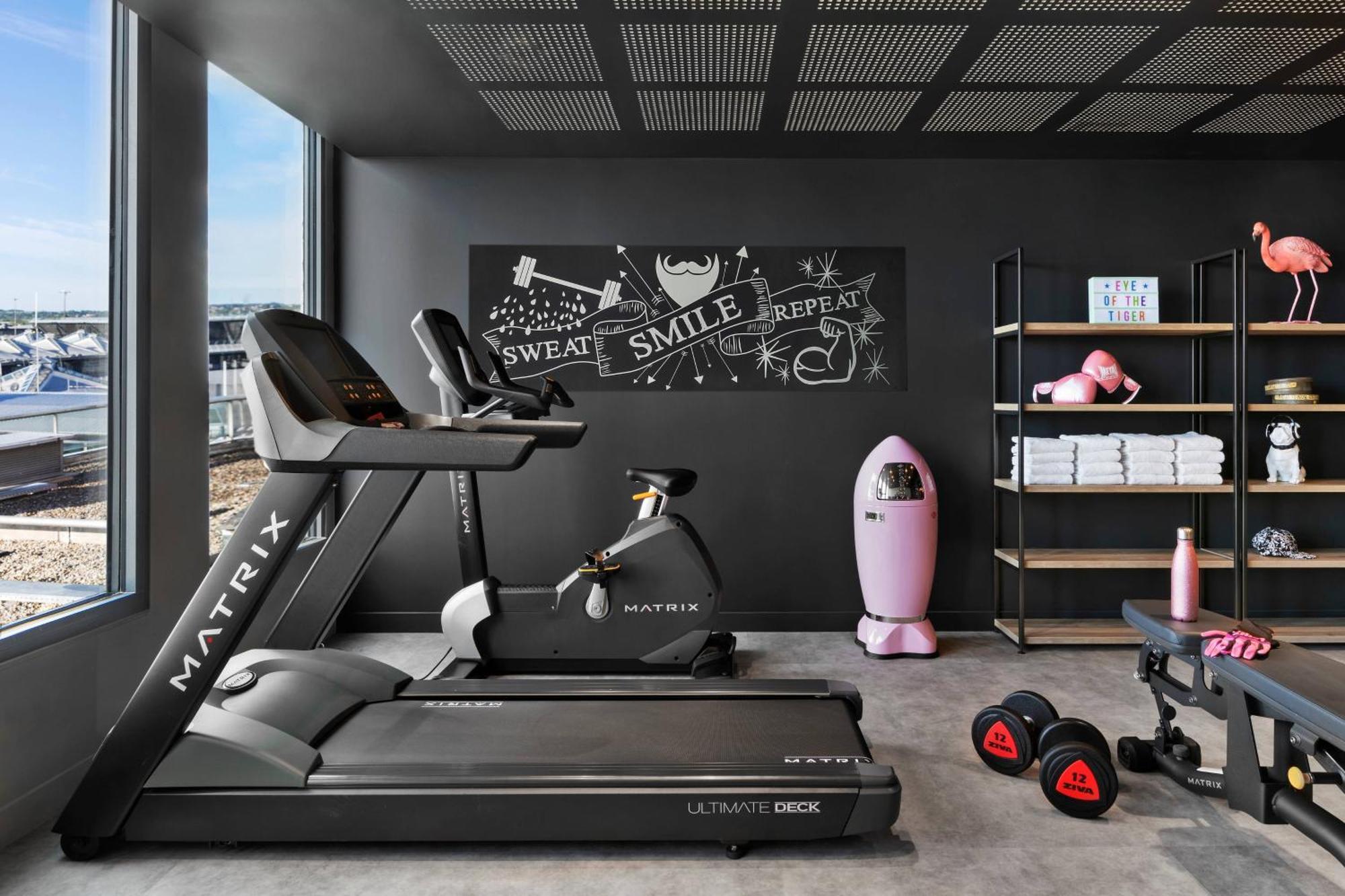 Hotel Moxy Lyon Airport 3*