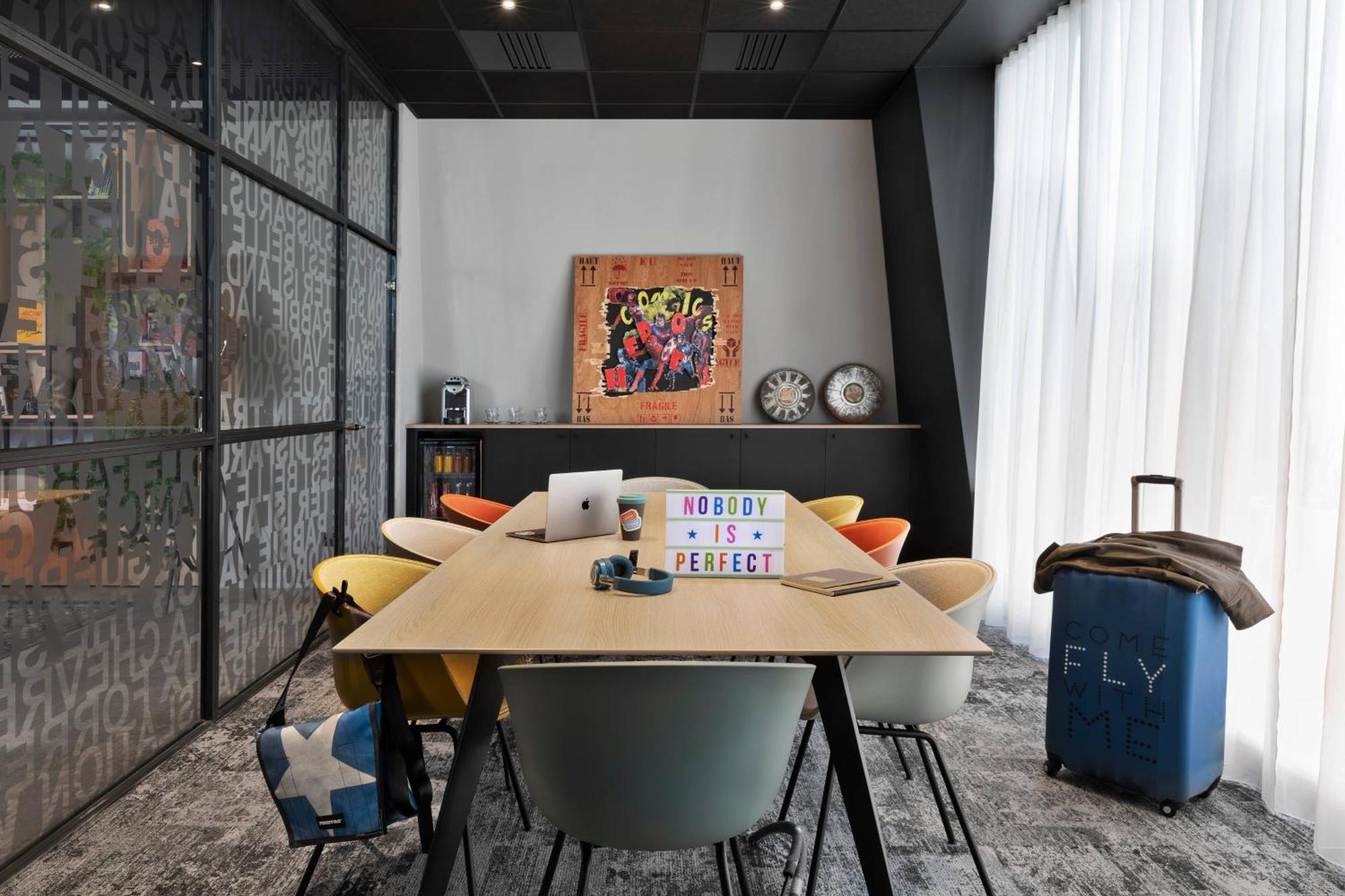 Moxy Lyon Airport Hotel Colombier-Saugnieu
