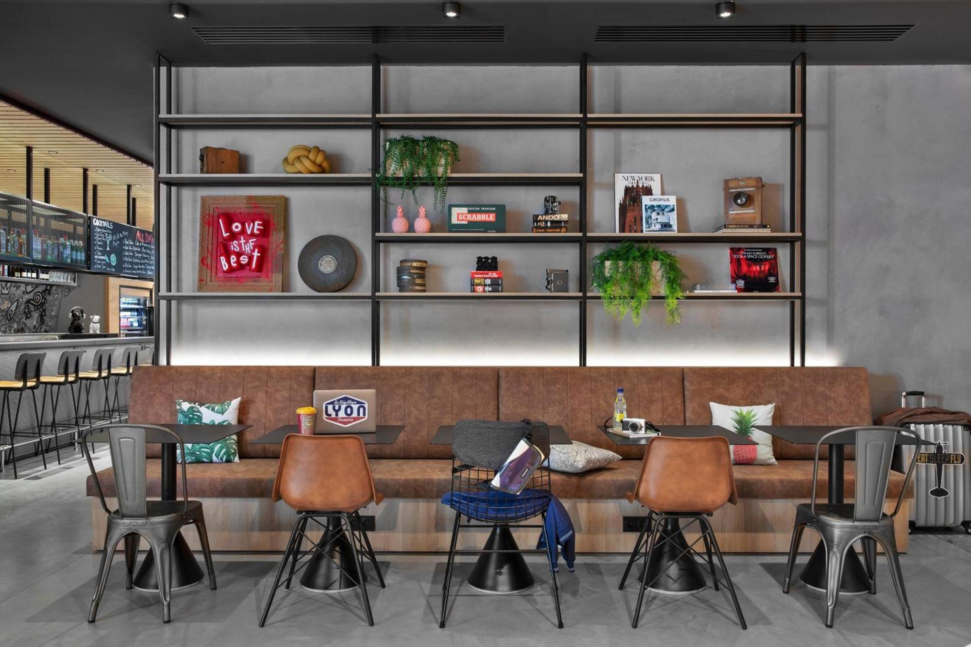 Hotel Moxy Lyon Airport Colombier-Saugnieu