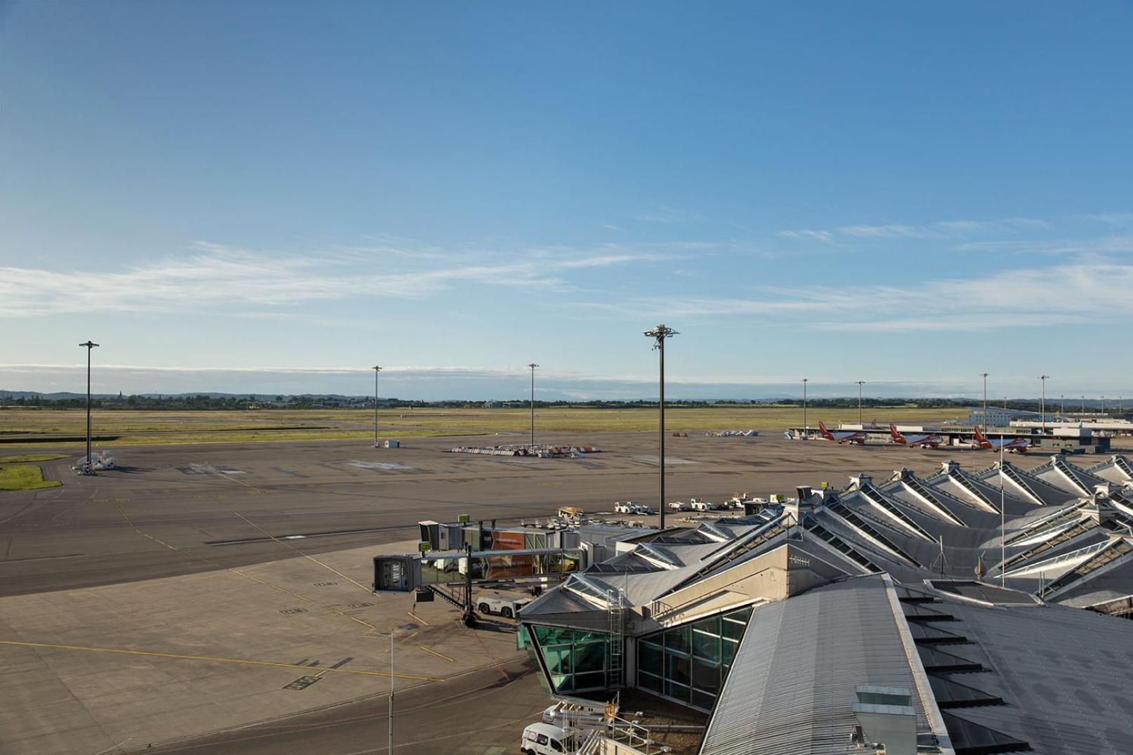 Moxy Lyon Airport 3*